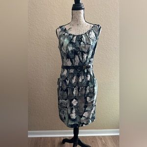 Cute dress with pockets and a belt. Size 8.